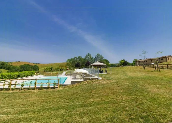 Lovely In Tuscan 蒙塔约内